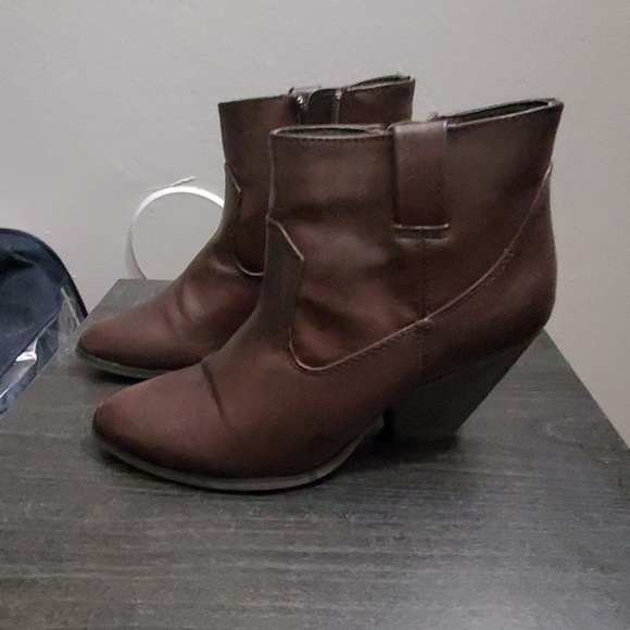 Shoes - Picture 2 of 3